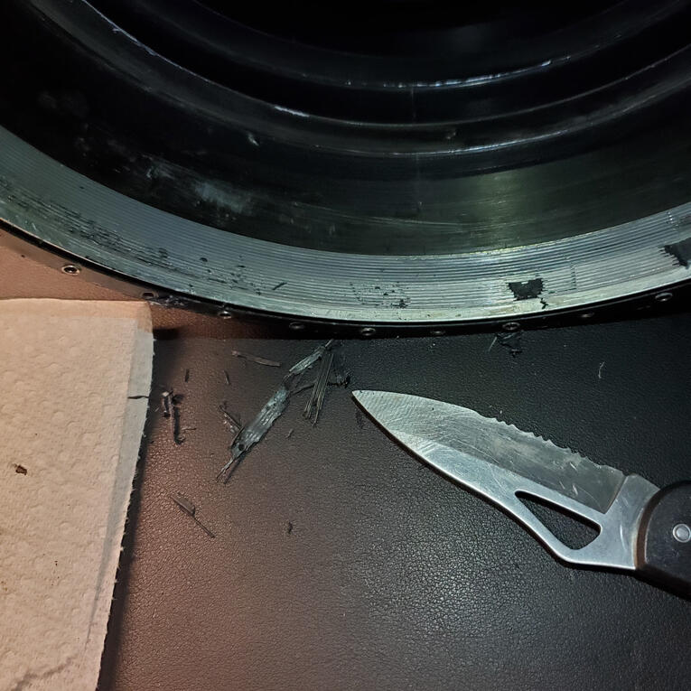 Cleaning of cell threading